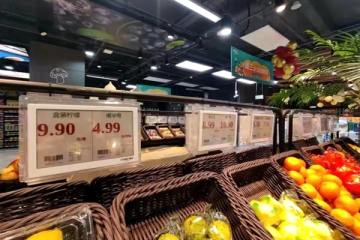 Wielkoekranowe cyfrowe etykiety cenowe są przyjmowane przez supermarkety